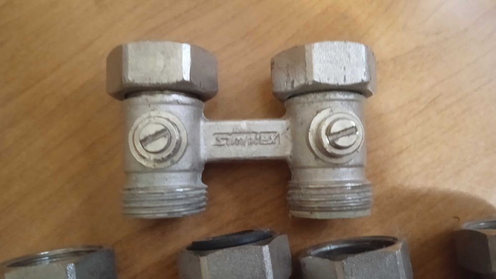 Узел нижнего подключения радиатора (бинокль) Simplex