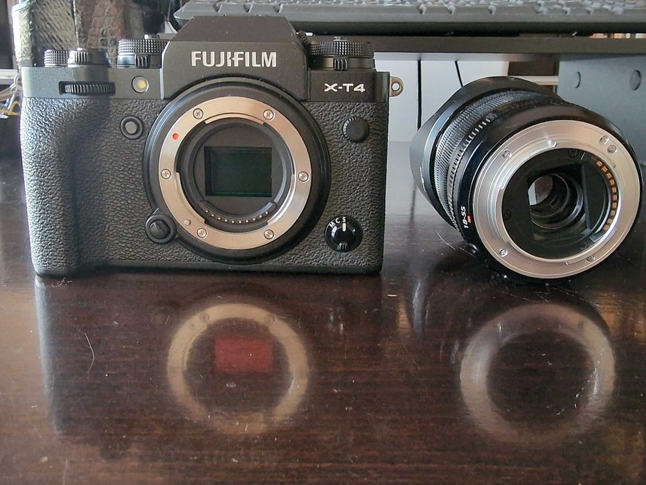 Fujifilm XT4 com XF 18-55mm em muito bom estado.