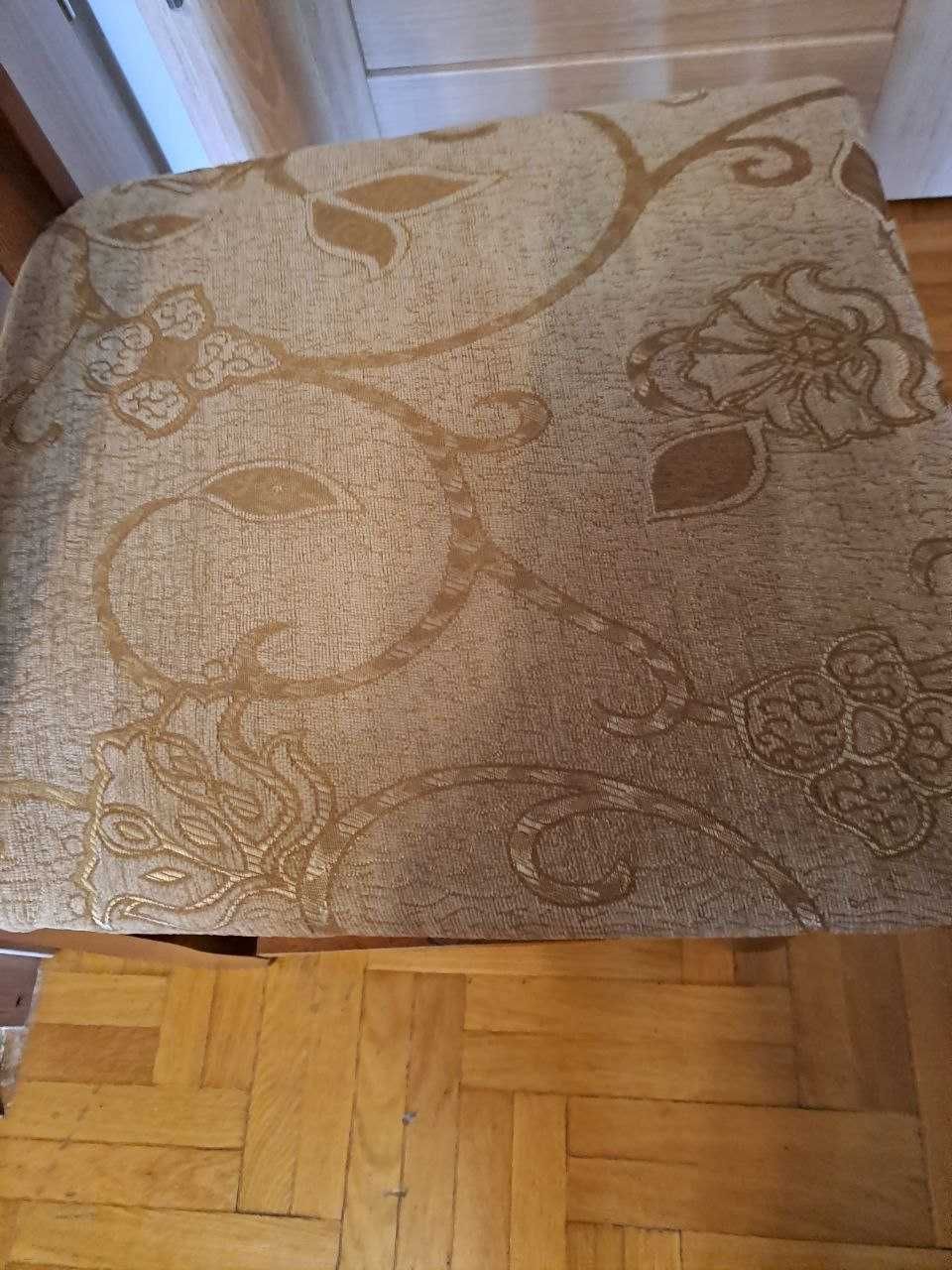 Krzesła w zestawie ze stołem