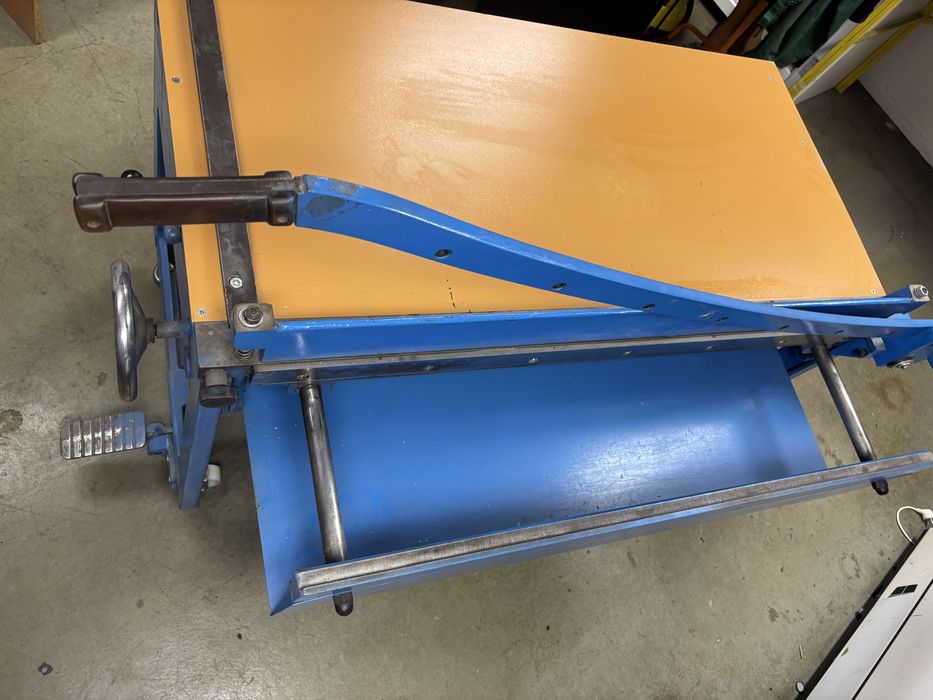 Gilotyna 125cm żeliwna do papieru tektury i cienkiej blachy