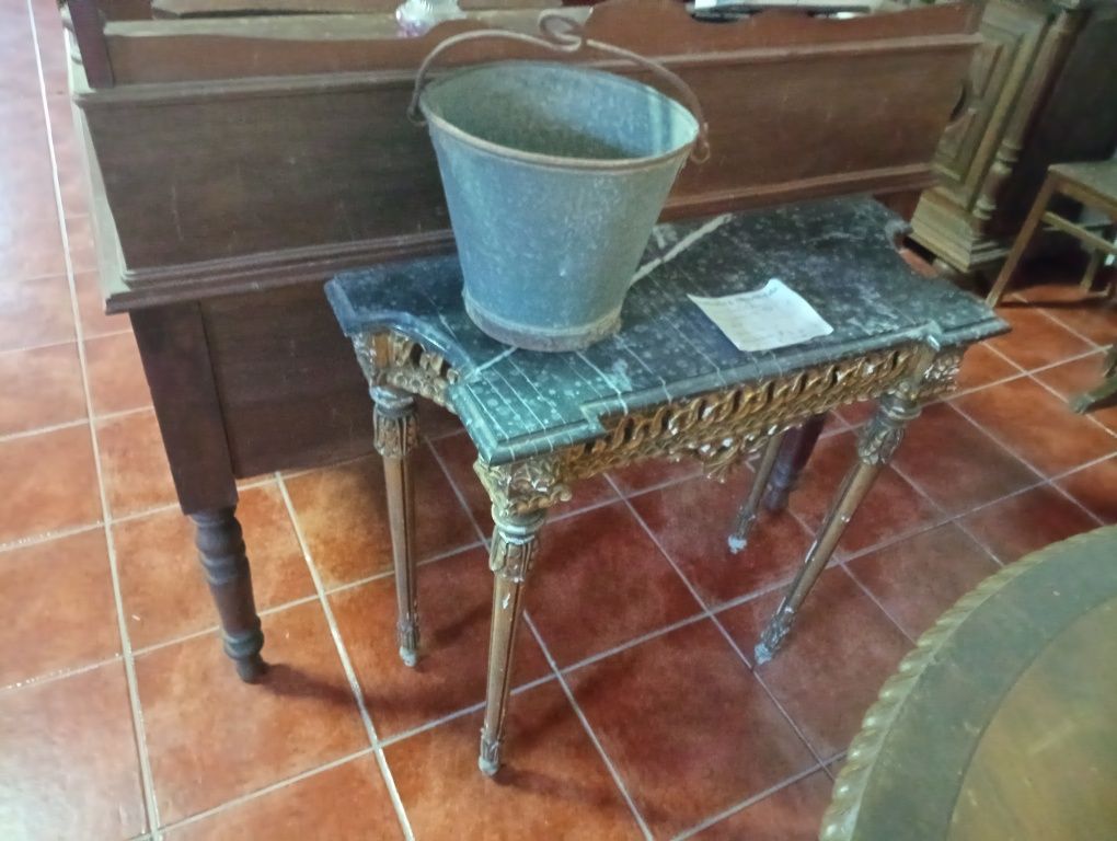 Recheio de loja de antiguidades