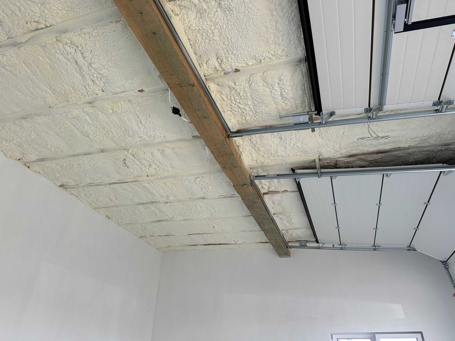 Ocieplanie piana PUR - Ocieplanie poddaszy pianką i celuloza Isocell