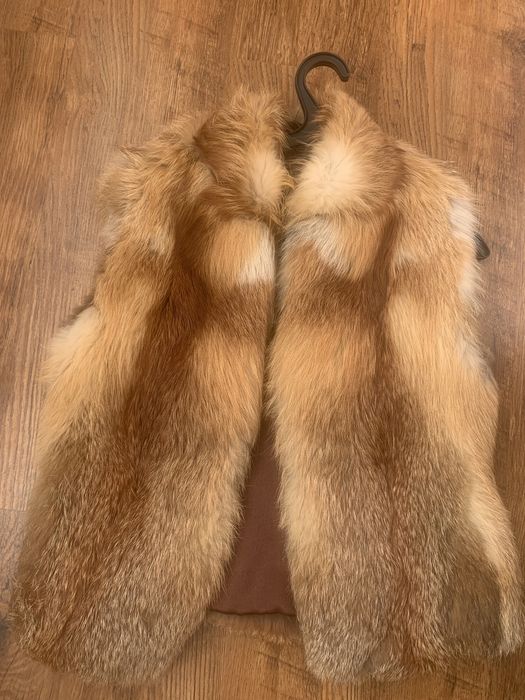 Продам жилетку з лисиці в гарному стані