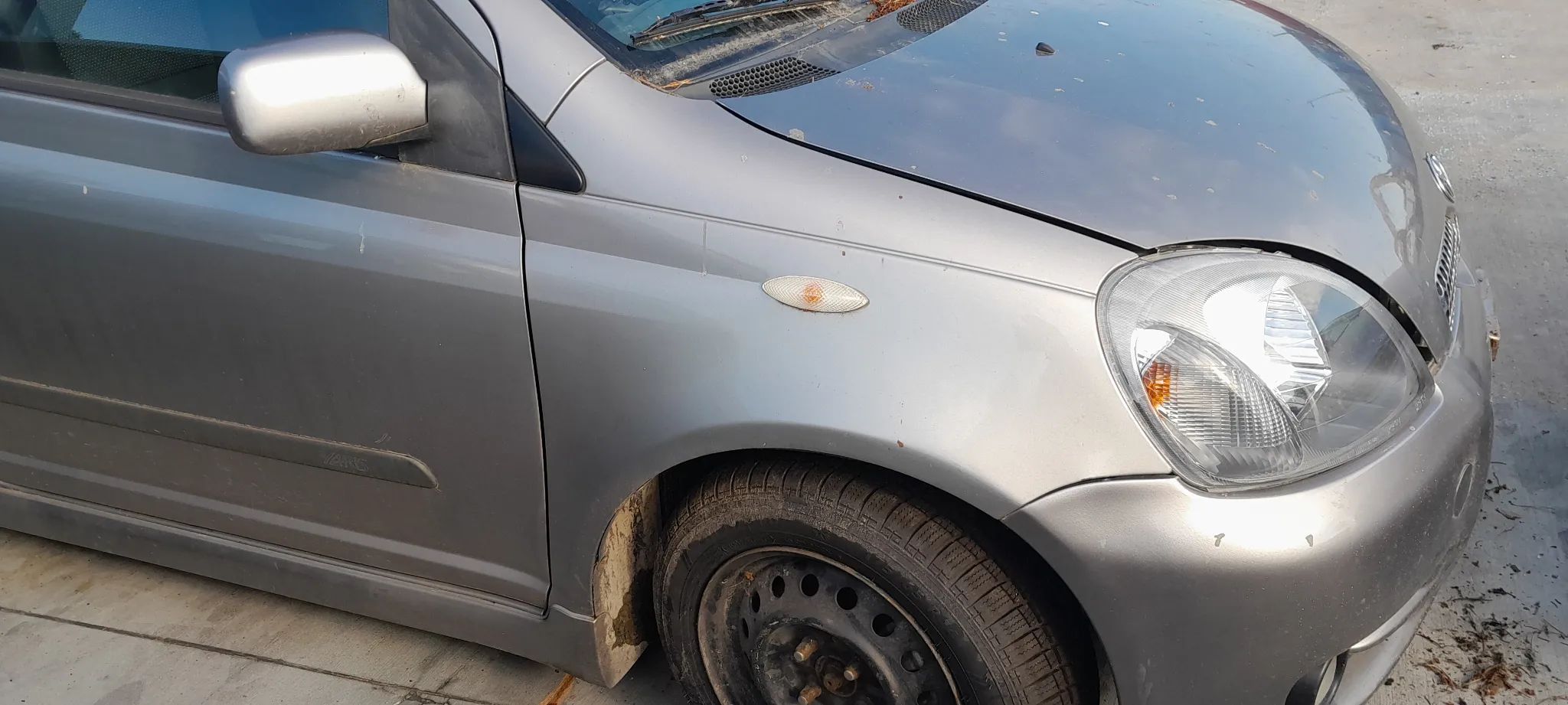 TOYOTA YARIS I BŁOTNIK LEWY PRAWY PRZEDNI PRZÓD 1D2 nr. 40/7
