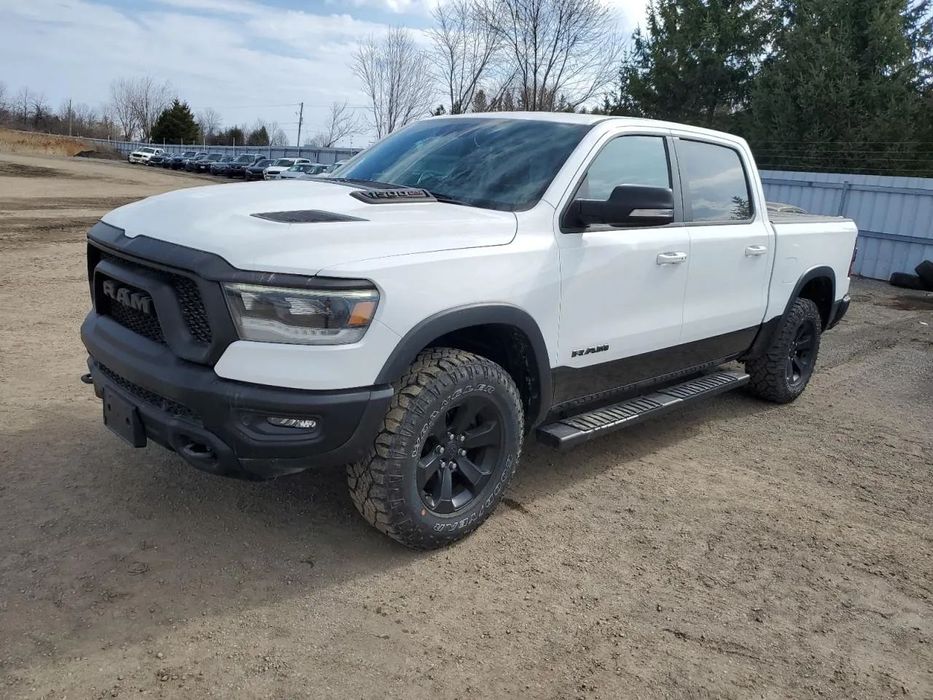 RAM 1500 Duży amerykański SUV z 2020 roku w drodze do Polski