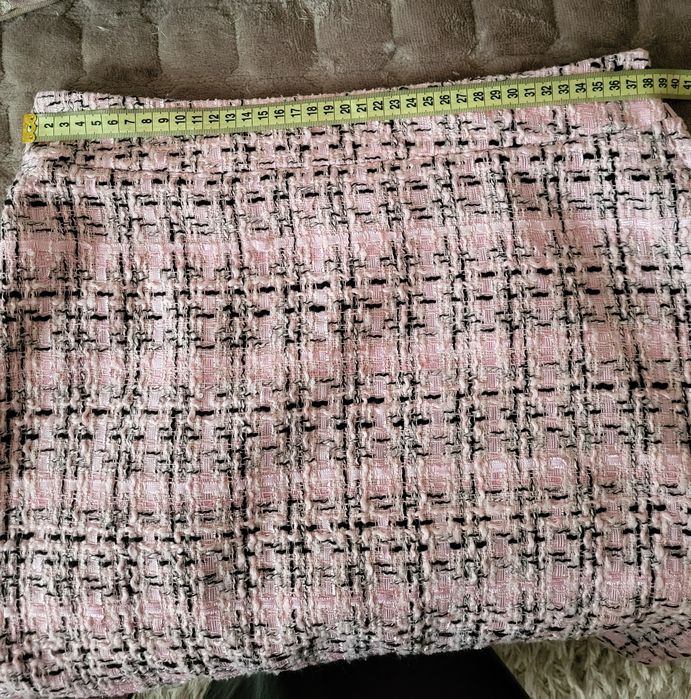 Костюм жіночий зі спідницею, твідовий,дуже гарний