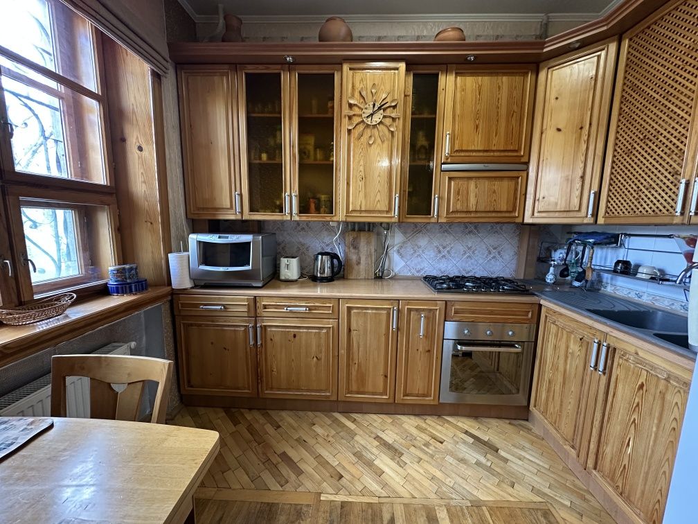 Продам 3х к. кв. сталинку, с гаражом, ул. Декабристов, городок Сказка