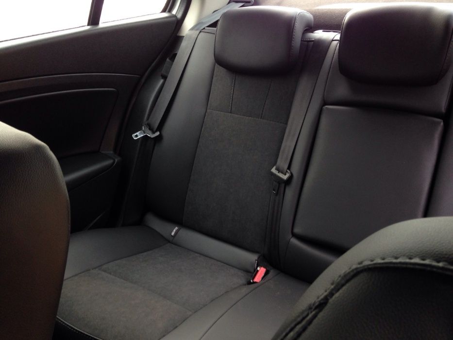 Перешивка автомобільного сидіння: індивідуальний дизайн та пошиття.