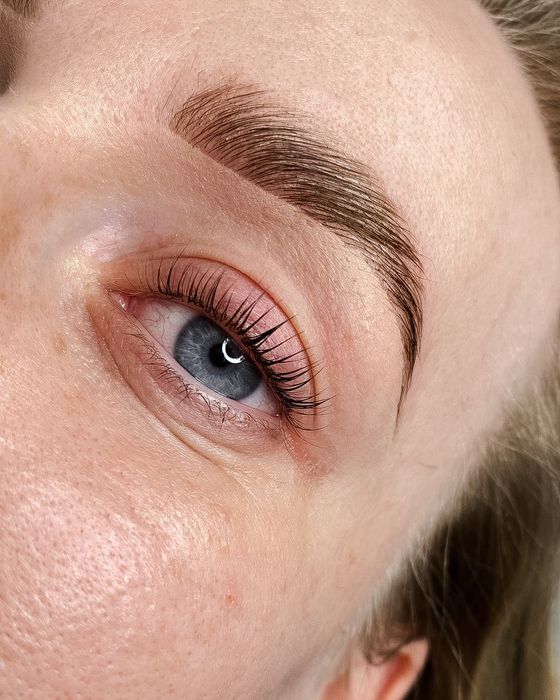 Manicure/ Przedłużanie i stylizacja rzęs oraz brwi
