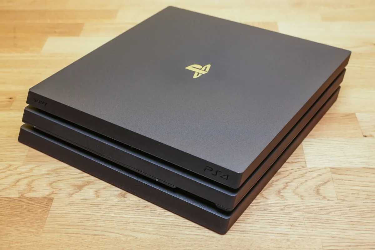 Vendo PS4 Pro 1T com 2 Comandos e todos os cabos