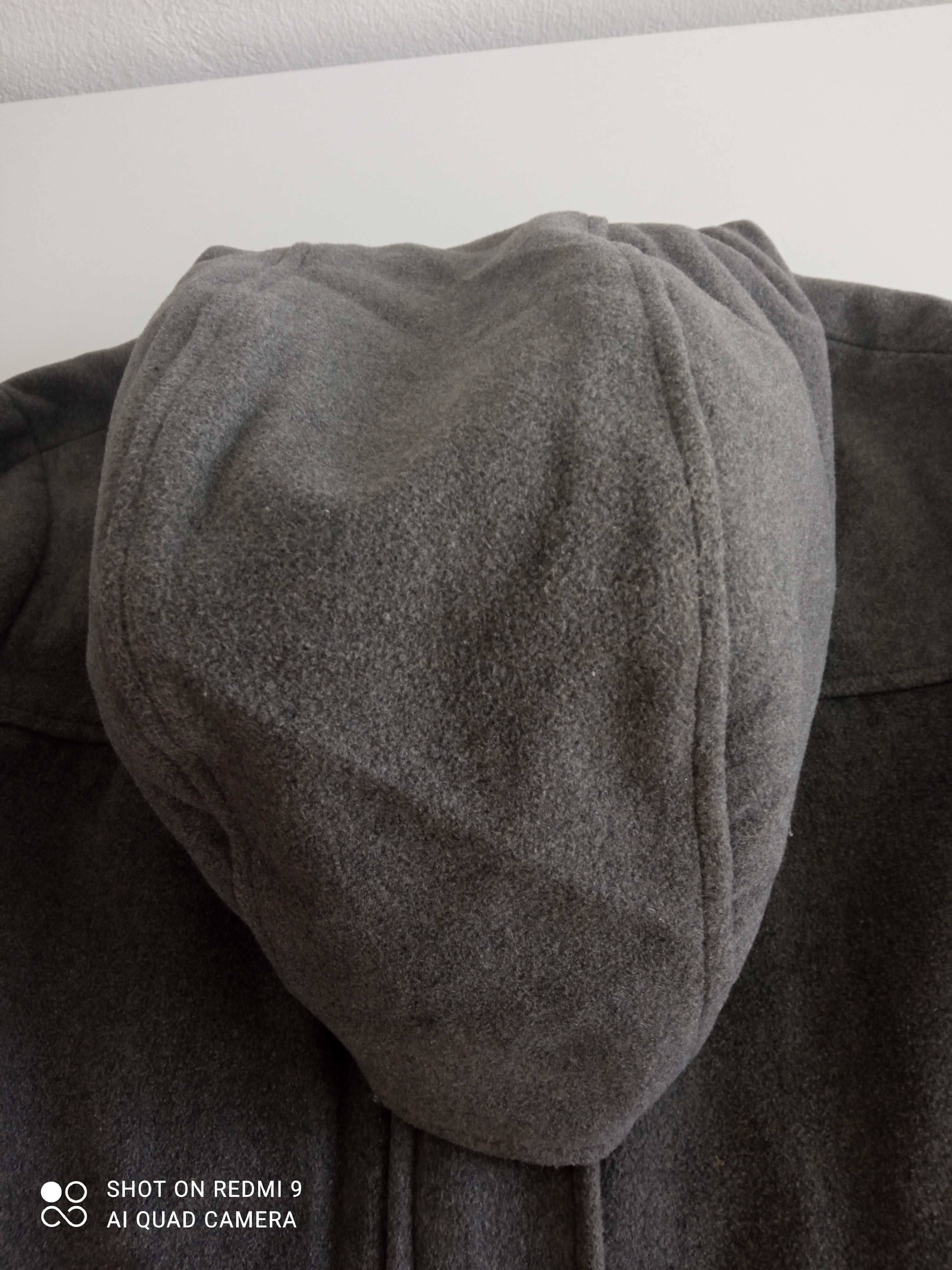 Casaco de inverno com capuz e bolsos, em cinzento - tamanho L (40)