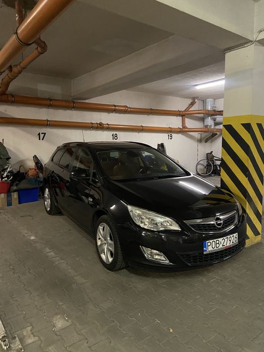 Opel ASTRA J SPORT TOURER 1.4 benzyna