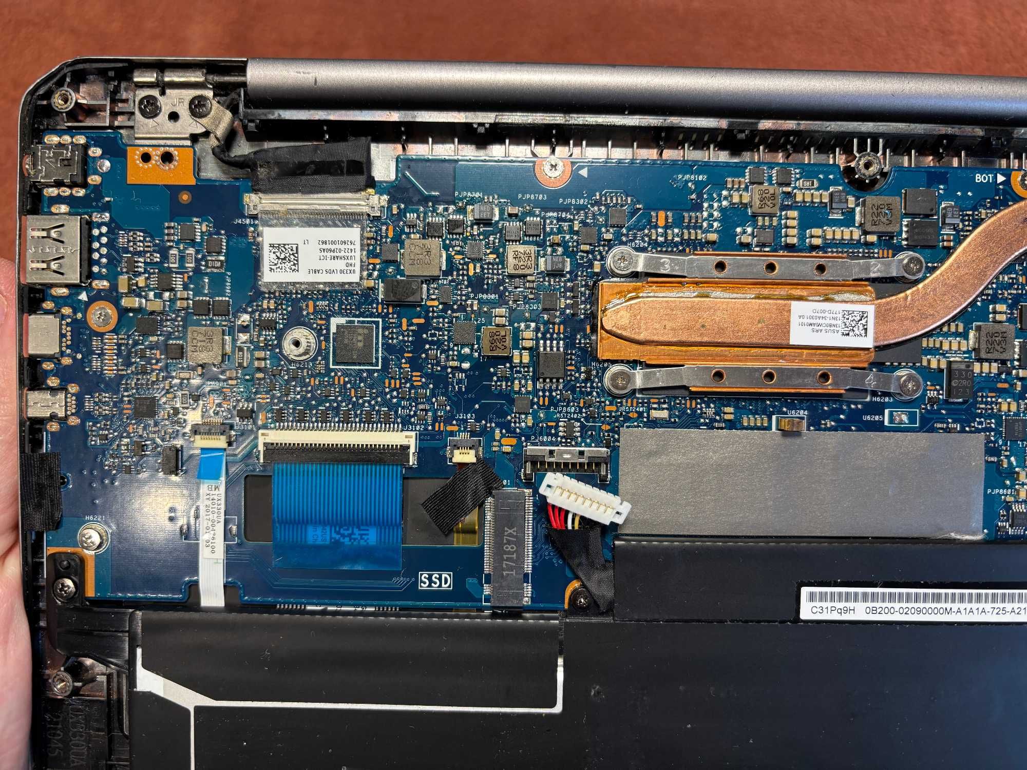 Ультрабук Asus UX330U 13.3" (1920x1080) IPS/Intel i5-7gen/8GB DDR4
