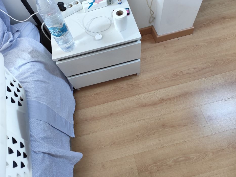 2 mesas de cabeceira