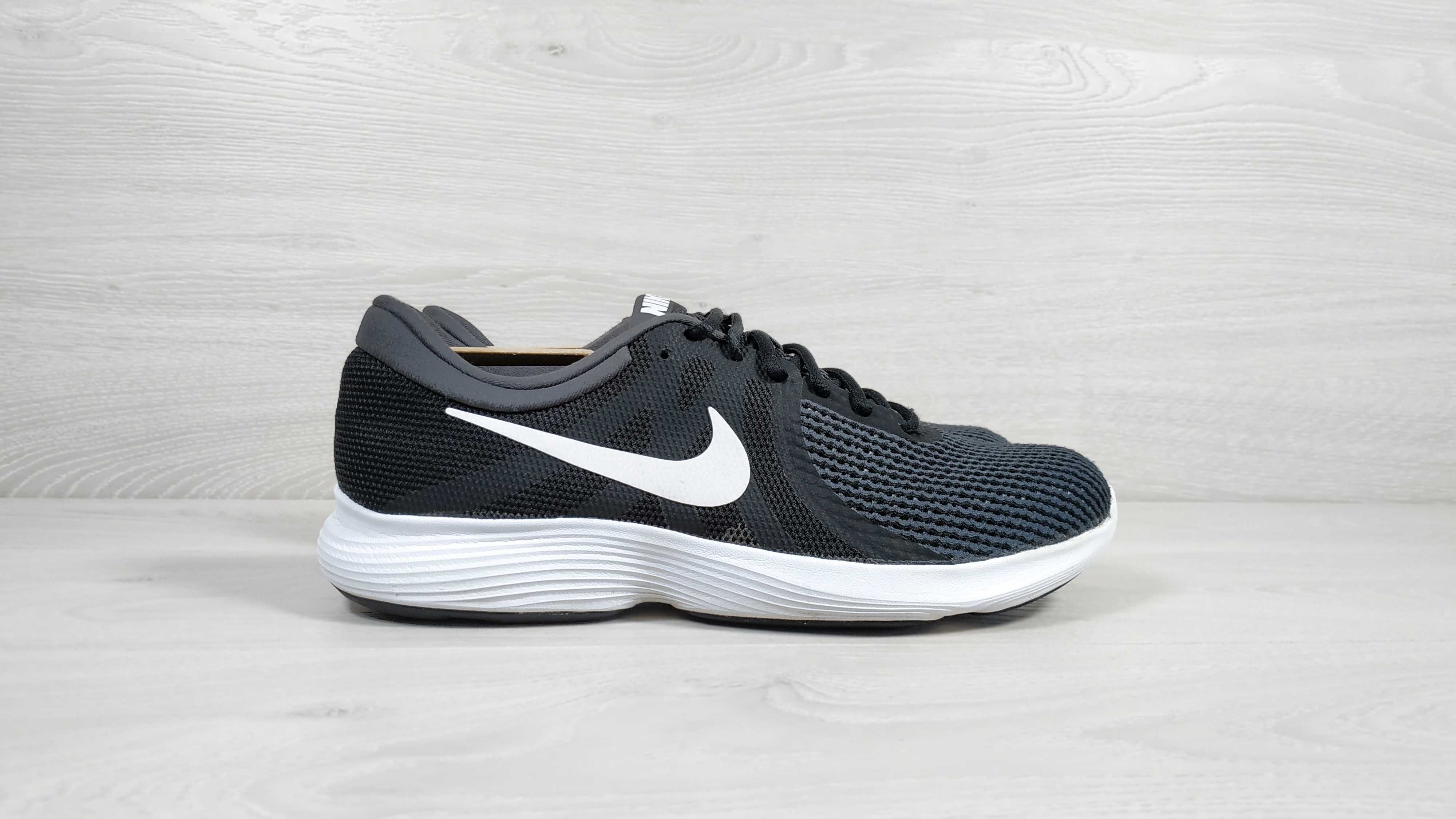 Легкі чоловічі спортивні кросівки Nike Revolution 4, розмір 45 - 45.5