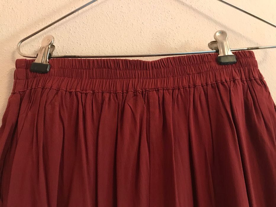 Calças finas bordeaux