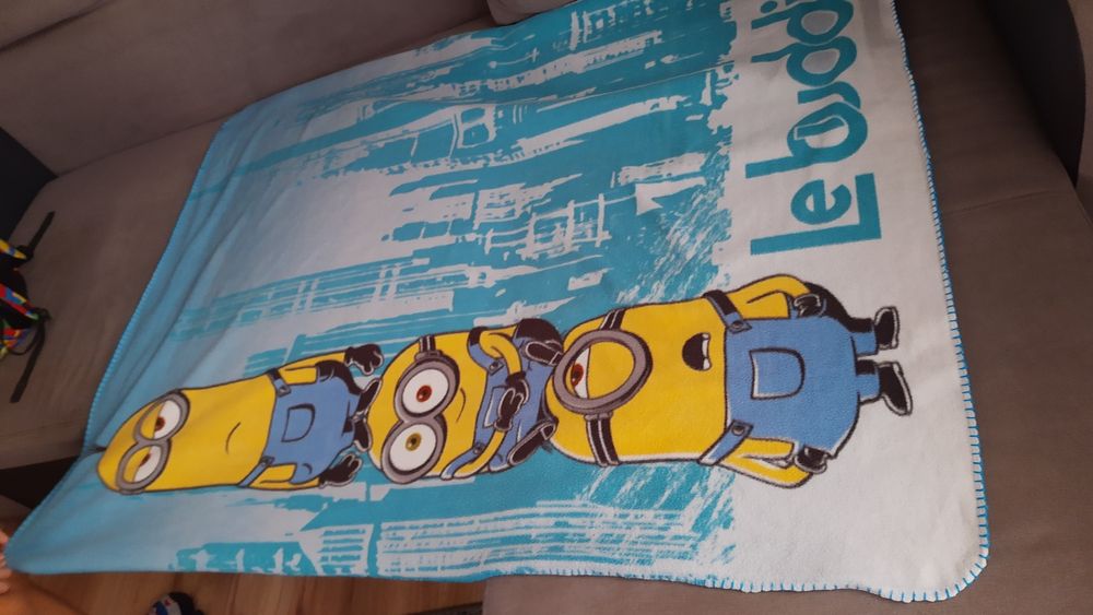 Koc minionki wymiary na zdjęciu.