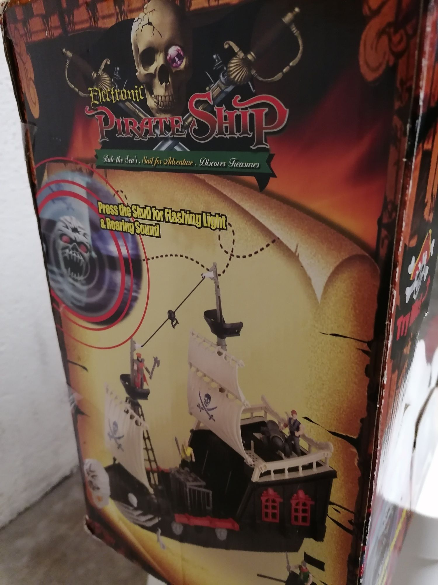 Brinquedo Barco Pirata, excelente.