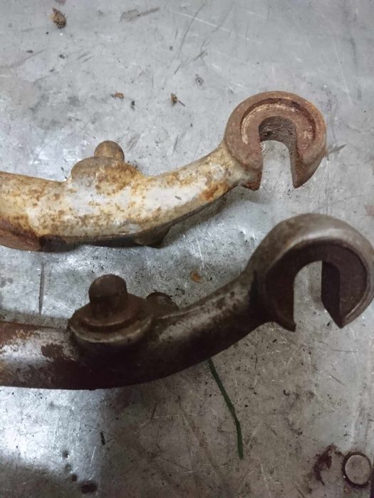 Wahacz wahaczyki przednie 2320 komar 2350  zawieszenie pchane