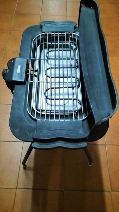 Grelhador elétrico de pé alto