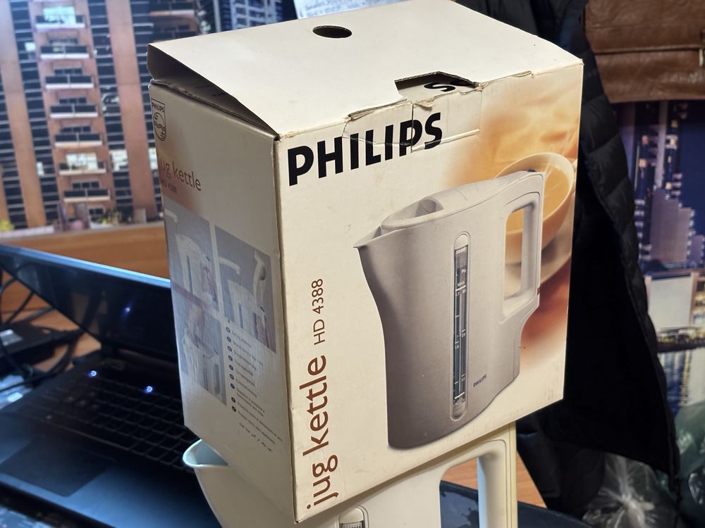 Электрочайник Philips Чайник Електричний (рабочий) без кабеля питания!