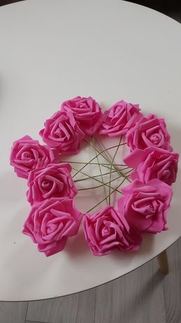 Róże piankowe 8 cm z drucikiem kolor fuksja