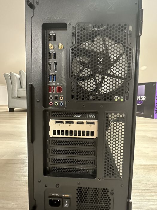 Komputer G4M3R HERO gaming pc /rtx2060/i5-12400F/16GB ram/SSD 1TB