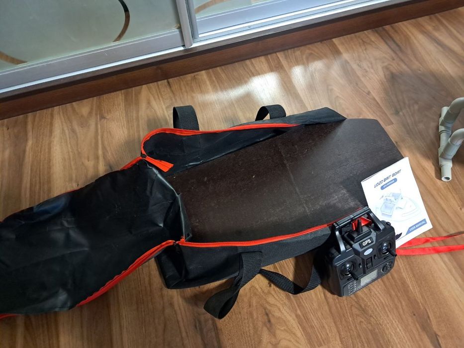 Прикормочний кораблик Flyteck V020