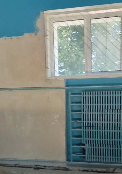 Чищення машиним способом  декоративної штукатурки, набілів фарби вапна