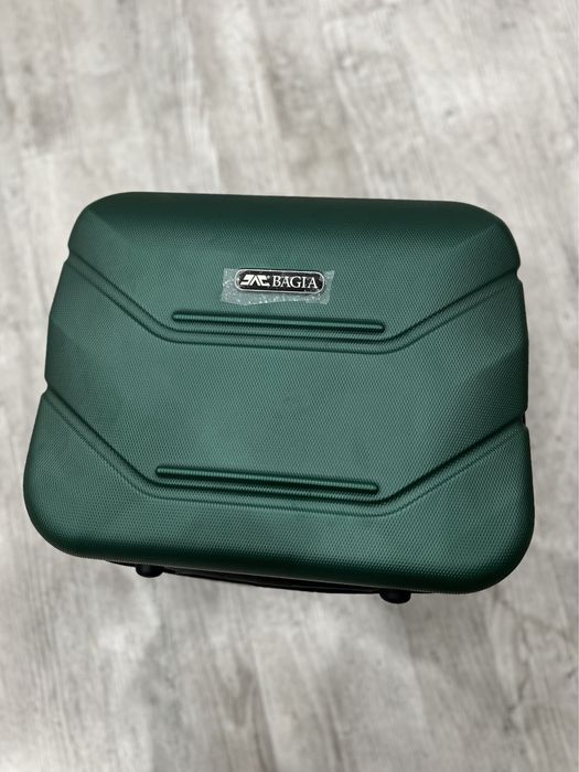 Kuferek na kosmetyki walizka