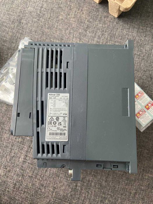 Перетворювач частоти Schneider ATV320 3 кВт Нові та б/у