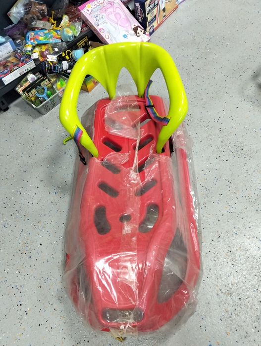 Sanki plastikowe z oparciem