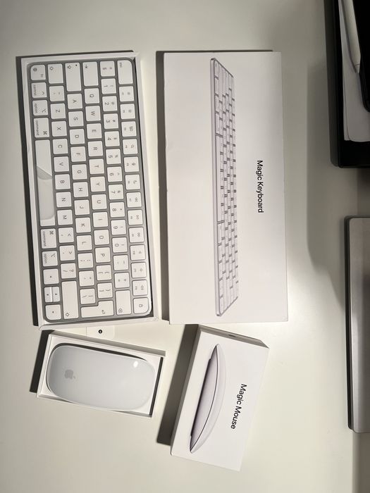 Apple Magic Keyboard & Magic Mouse