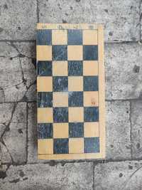 Шахмати с дерев'яной доской
