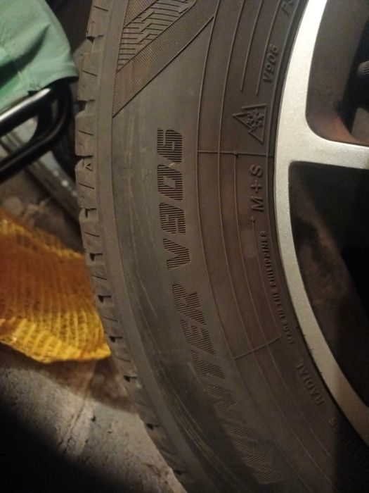 Koła kpl opony zimowe 195/65R15 Yokohama - felgi 5x114,3 z kołpakami