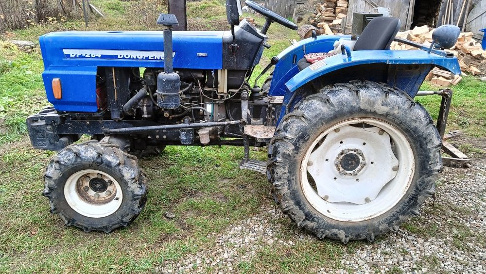 Трактор колісний