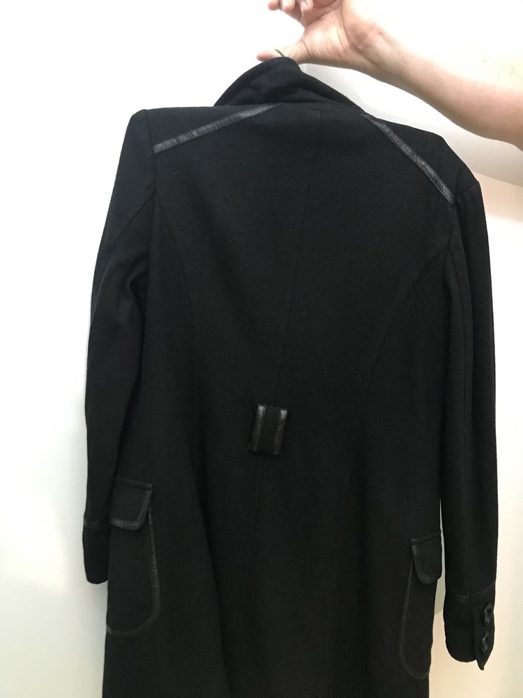 Пальто женское черного цвета