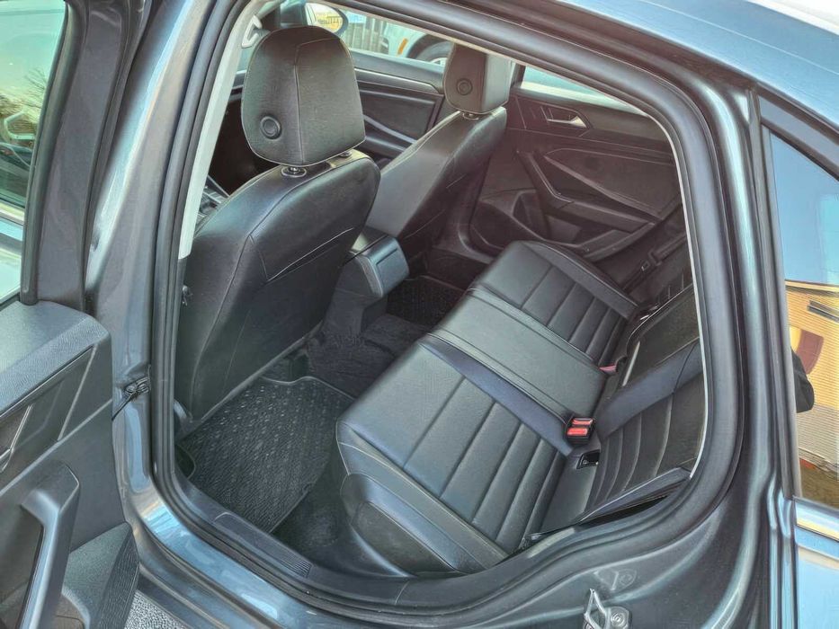 Volkswagen Jetta SE      2024