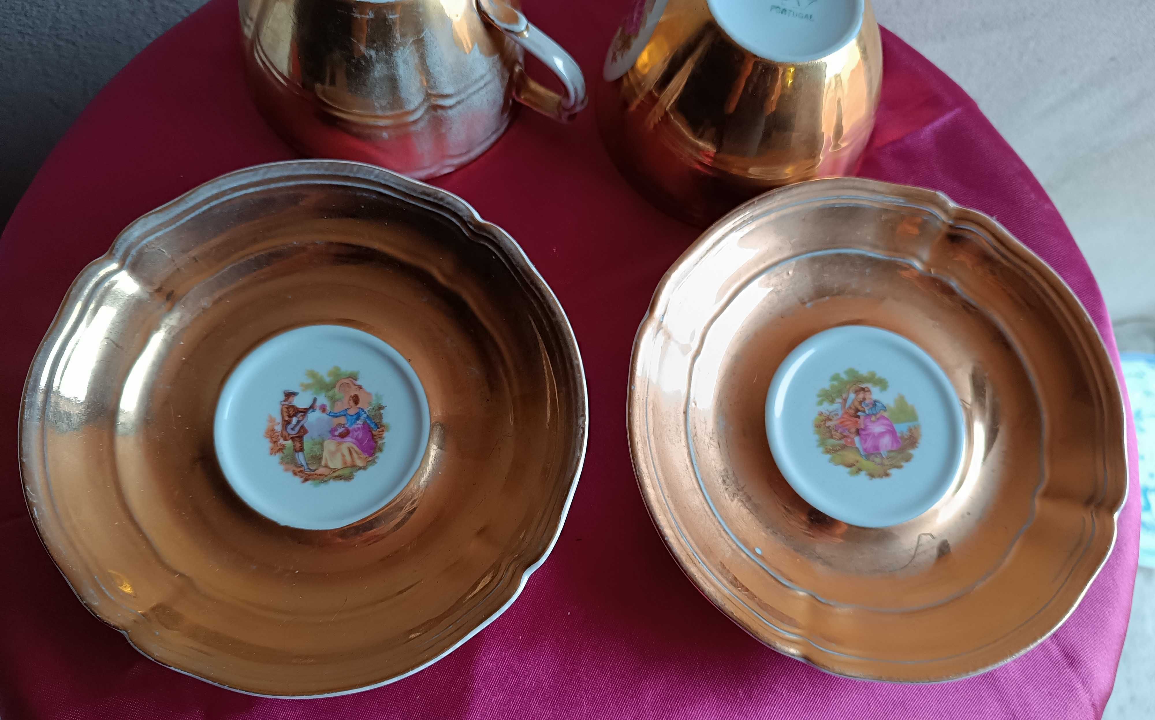 2 Chávenas com pires antigas da Artibus porcelanas