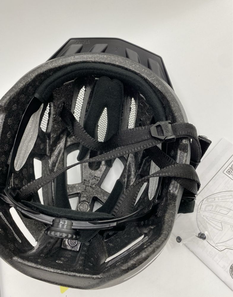 Kask rowerowy z tylna lampka bialo szary rozmiar L/XL