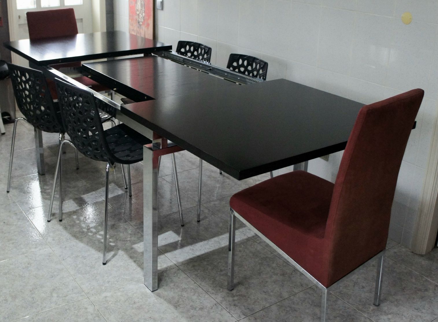 Mesa de sala com cadeiras