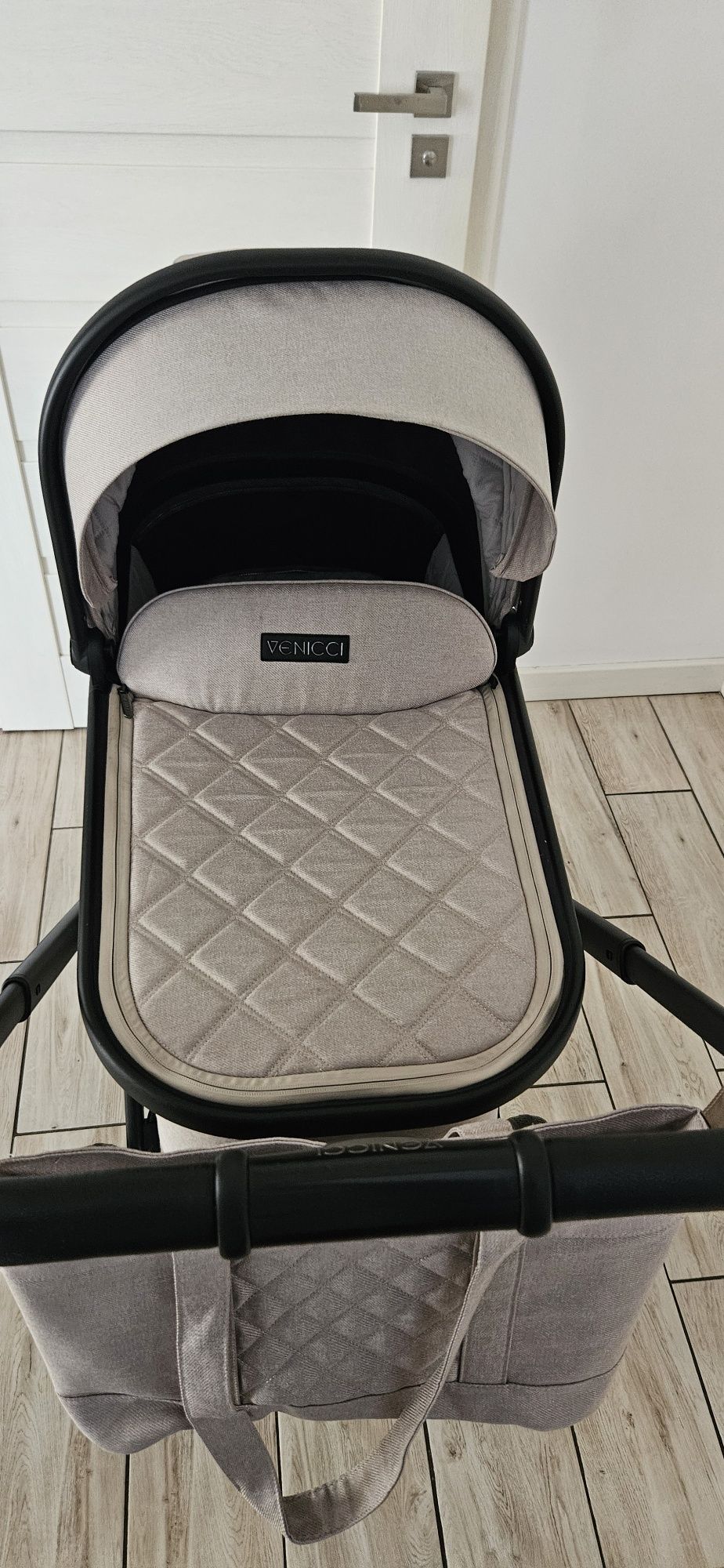 Wózek Venicci Tinum 2 0 w wersji 2w1 lub 4w1 z Cybex I bazą obrotową