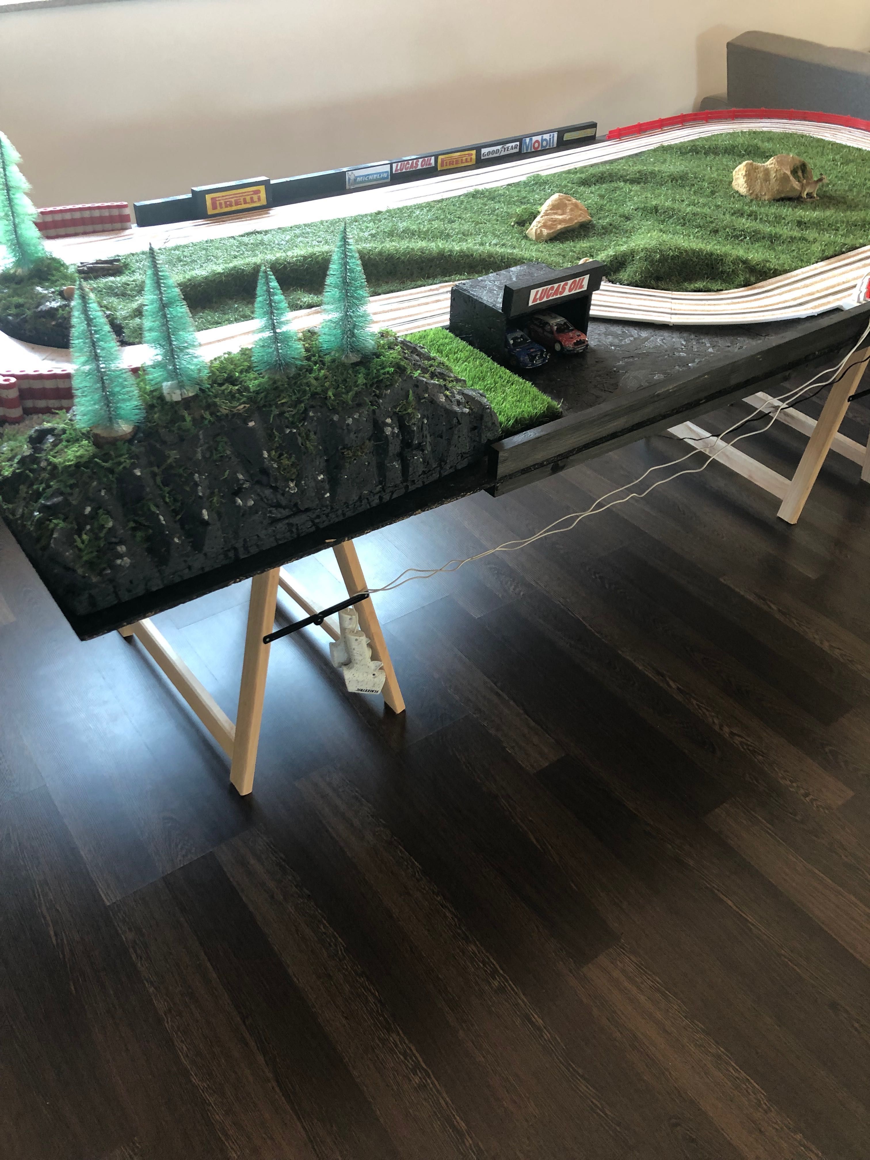 Pista scalextric com cerca de 3m por 1.5m