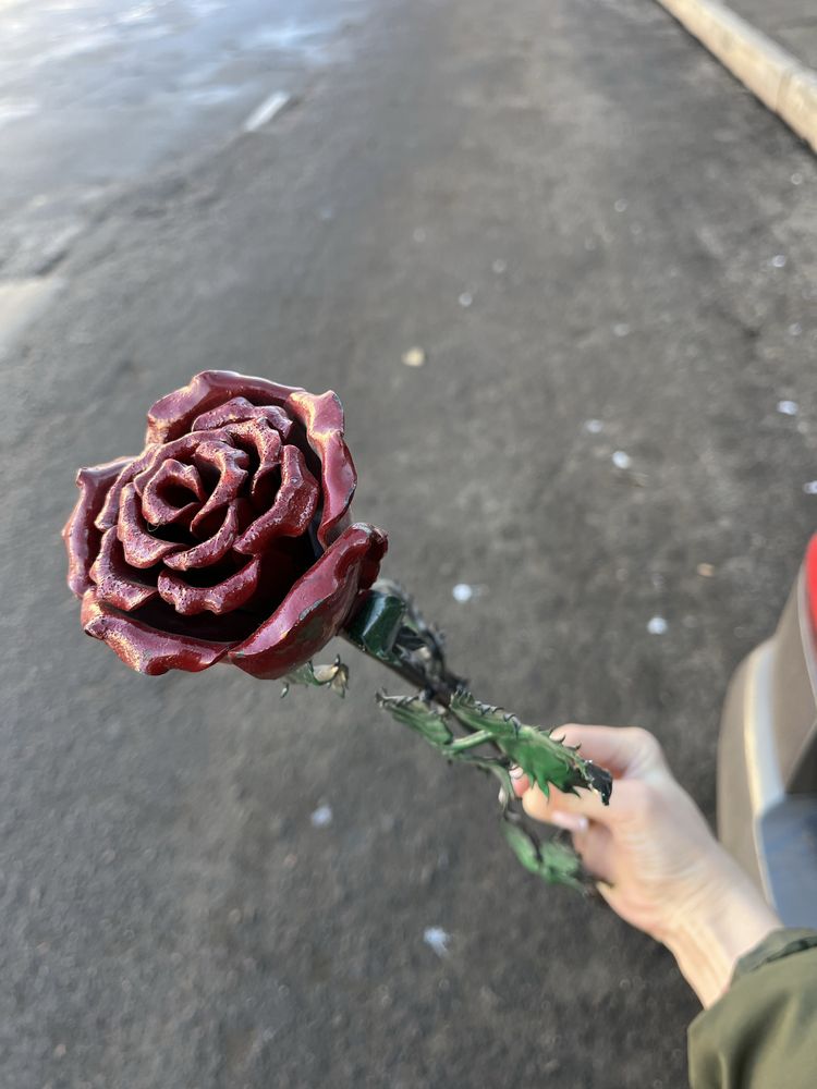 Продам кованую розу