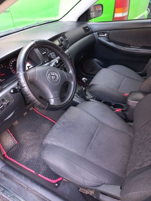 Тойота корола 2003 року