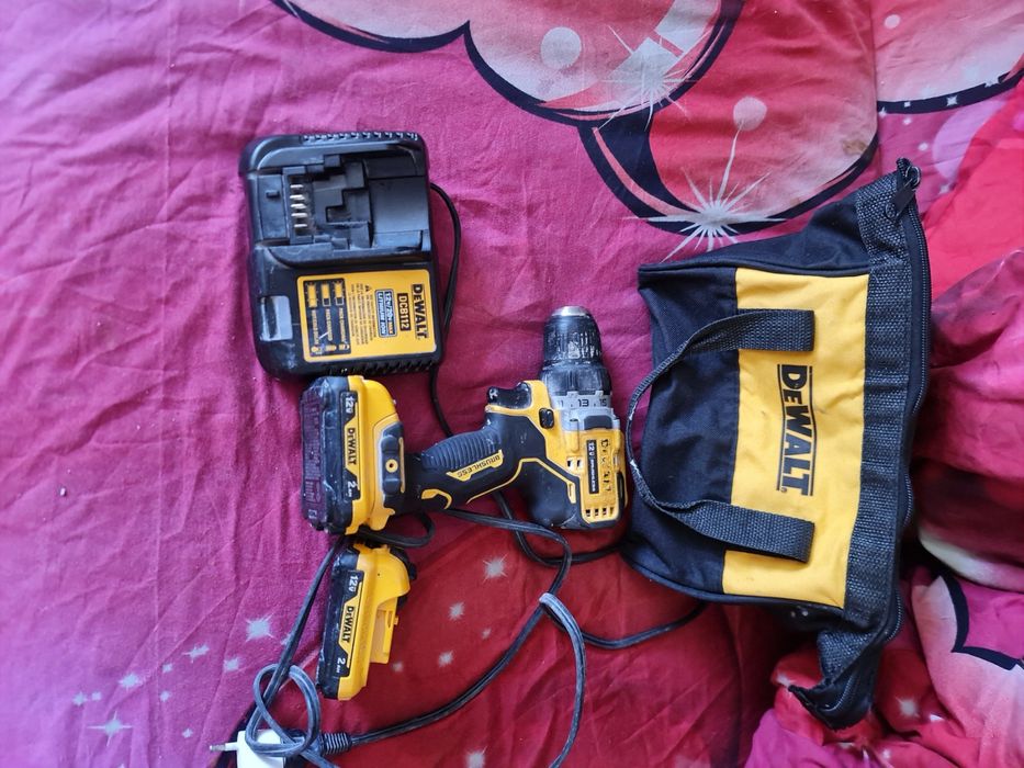 Шуруповёрт De Walt 12v комплект