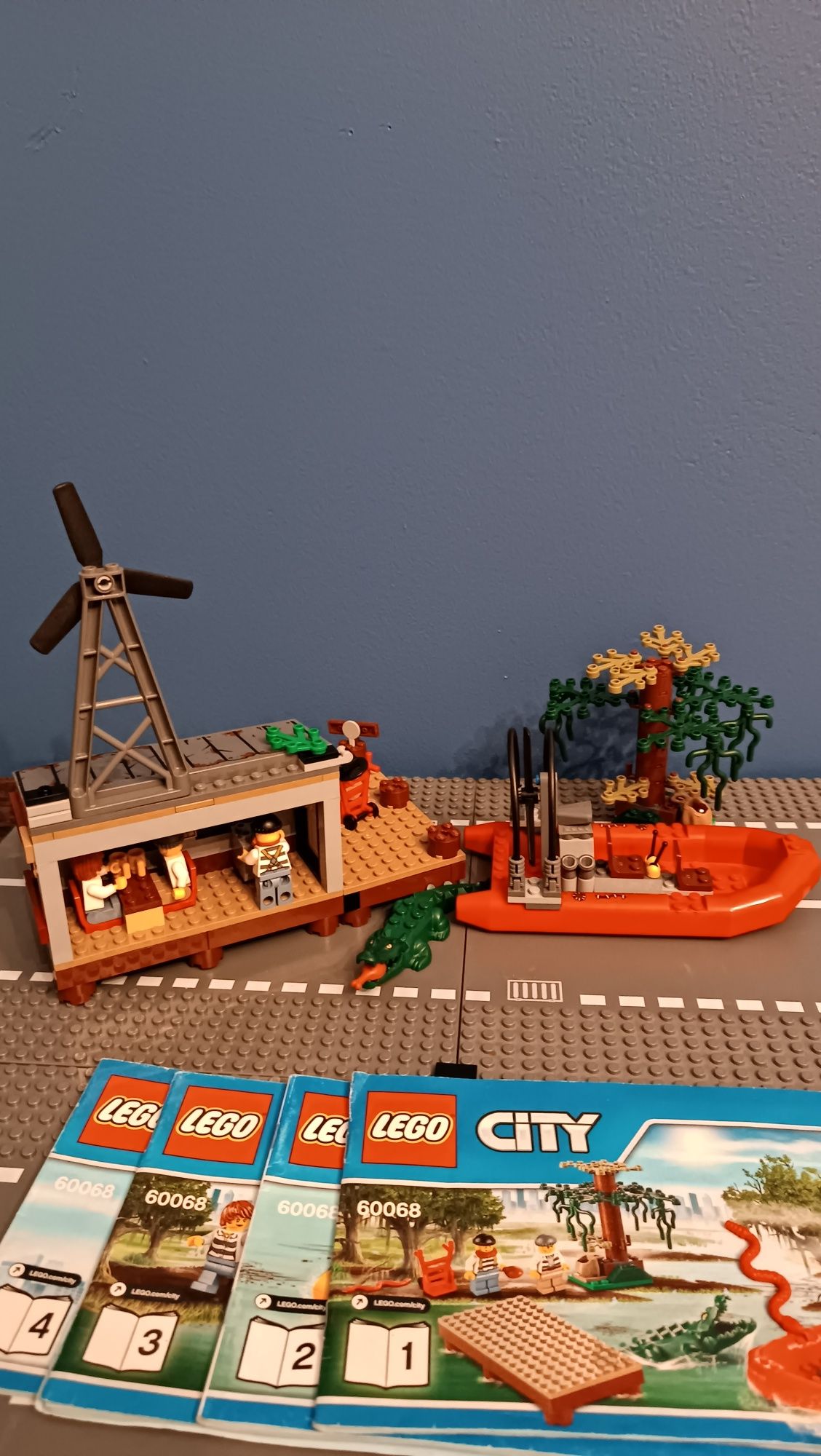 LEGO 60068 City Kryjówka Rabusiów - złodzieje - policja - samolot