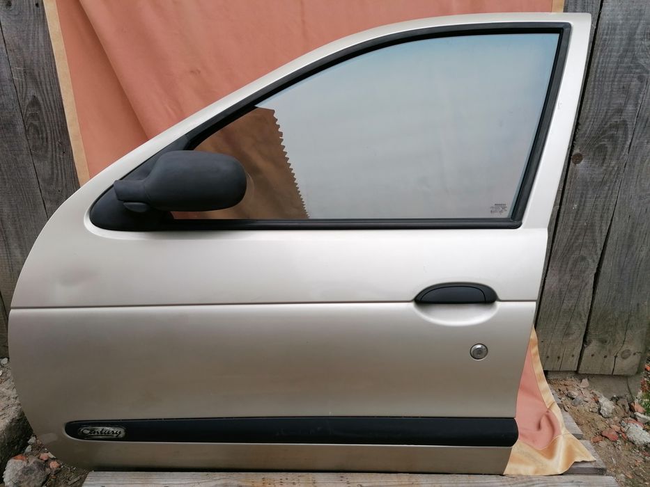 Продам дверку до рено меган