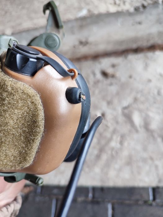 Навушники майже не експлуатувалися