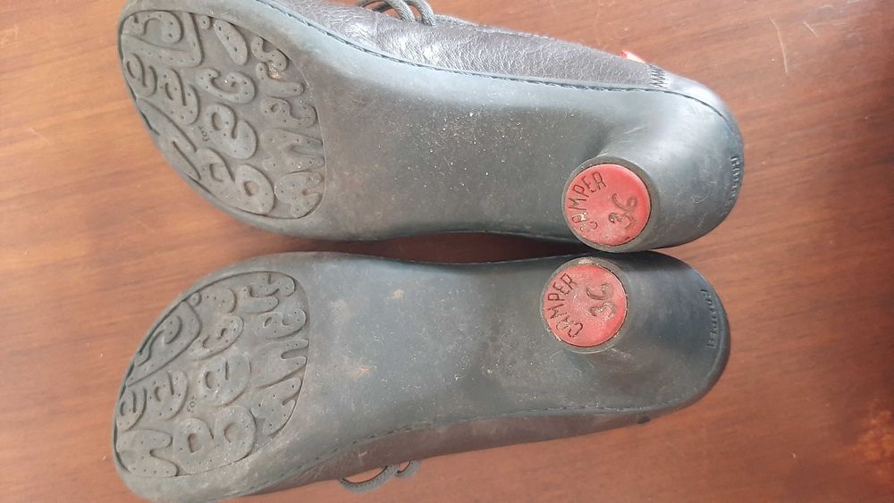 Sapatos de pele com salto pretos marca CAMPER n.º 36